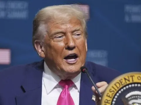 Ông Trump nói Ukraine không nên tấn công Moskva, bác khả năng gửi vũ khí tầm xa