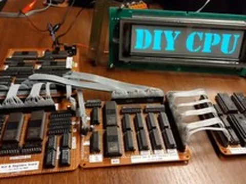 Đỉnh cao DIY: Người đàn ông tự làm CPU bằng chip nhớ cũ, hàn mọi thứ bằng tay và viết 1800 dòng code để nó hoạt động
