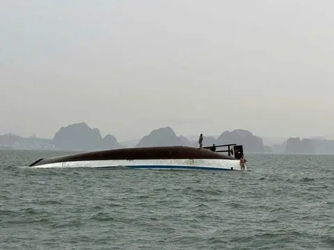 Vụ đắm tàu trên vịnh Hạ Long: Mưa giông ập đến bất ngờ qua lời kể của du khách