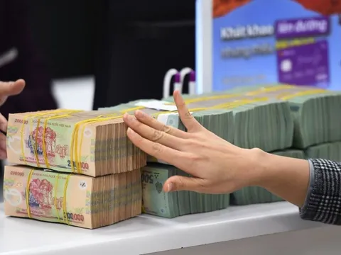 Lãi suất cho vay tiếp tục giảm, tạo lực đẩy cho doanh nghiệp và cá nhân