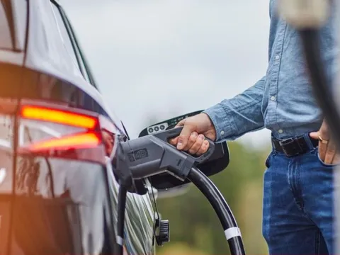 Châu Âu cán mốc một triệu điểm sạc xe điện