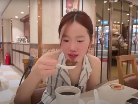 Khách Việt ăn thử món trứng kỳ lạ ở Trung Quốc, ngỡ ngàng vì tưởng “lạc quẻ” nhưng ngon bất ngờ