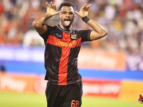 Ninh Bình lại gây bất ngờ khi đè bẹp Thanh Hóa, chiếm ngôi đầu V-League