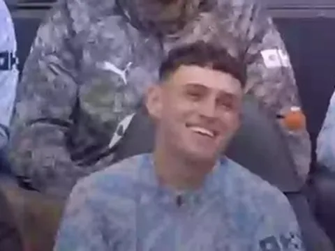 Phil Foden chọc giận Pep, cười khó đỡ khi Man City thua Tottenham