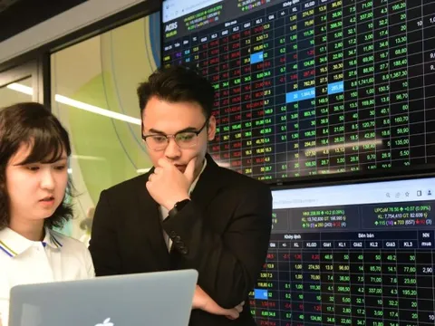 Chứng khoán đã qua 'đỉnh đầu cơ'?