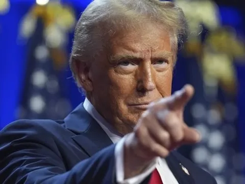 Tổng thống Donald Trump hành động trước bầu cử giữa nhiệm kỳ