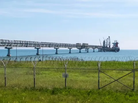 Nga và Mỹ có động thái không ngờ: Moscow mở đường cho phương Tây quay lại dự án có công suất hơn 40 triệu tấn LNG và 250.000 thùng dầu/ngày, Washington ngỏ lời mua công nghệ độc quyền
