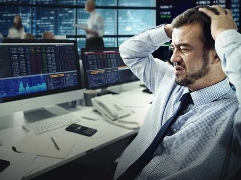 Khối ngoại bán ròng gần 2.700 tỷ trong ngày VN-Index vượt mốc 1.680 điểm, cổ phiếu nào là tâm điểm "xả hàng"?