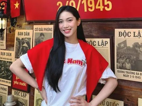 Hoa khôi bóng chuyền Nguyễn Thị Phương cực xinh đón 2/9