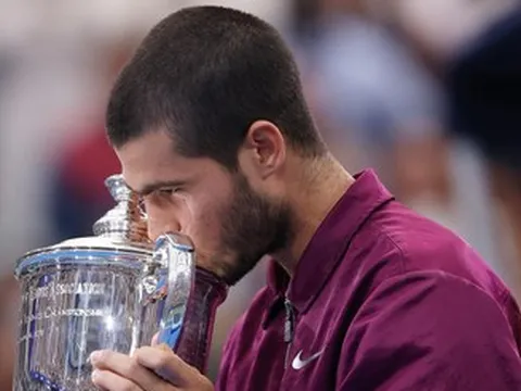 Carlos Alcaraz chiếm đỉnh bảng ATP, lập nhiều cột mốc đáng nể