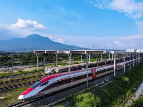 Loại Nhật Bản, chốt Trung Quốc xây dự án đường sắt cao tốc 20 tỷ USD: Công ty vận hành lỗ gần 400 triệu USD, nền kinh tế lớn nhất Đông Nam Á ‘như ngồi trên đống lửa’ vì lo nợ