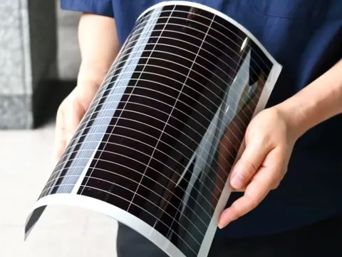 Nhật Bản sắp tạo ra các tấm pin mặt trời siêu mỏng, có thể bẻ cong, dán hàng loạt lên tường, mái nhà