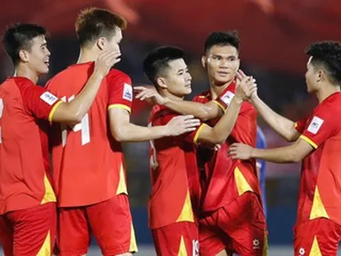 'Tuyển Việt Nam đạt yêu cầu, HLV Kim Sang Sik cần sự an toàn'