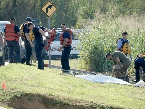 Cảnh sát Mỹ bất ngờ phát hiện hàng loạt thi thể trôi trên sông ở Texas: Chuyện gì đã xảy ra?