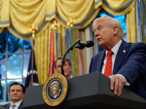 Hàng nghìn nhân viên chính phủ Mỹ bất ngờ bị sa thải, Tổng thống Trump giải thích nguyên nhân