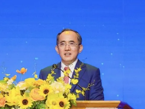 Tỷ phú Phạm Nhật Vượng muốn làm tàu vũ trụ; danh tiếng vị giáo sư giàu nhất VN