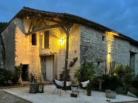 Chi hơn 4 tỷ đồng mua ngôi làng bỏ hoang 50 năm để cải tạo thành khu nghỉ dưỡng 0