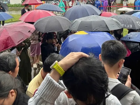 Gần 700 người đội mưa, chen chân tranh 41 suất nhà ở xã hội ở Đà Nẵng 0