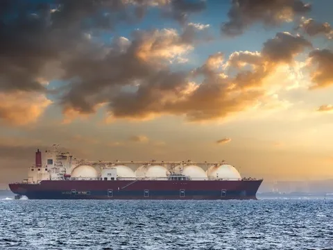 EU gấp rút tìm kiếm các nhà cung cấp năng lượng mới để thoát Mỹ