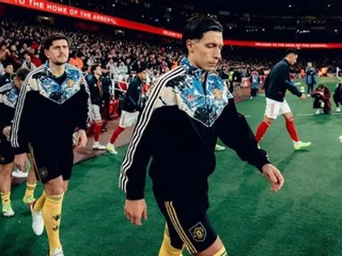 Carrick được học trò khen tới tấp, úp mở chuyển nhượng MU