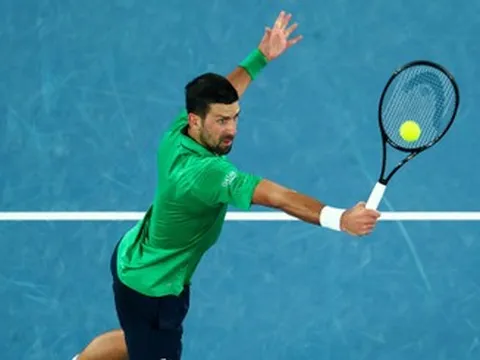 Djokovic hạ Sinner sau 5 set, vào chung kết Australian Open