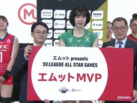 Thanh Thúy nhận giải VĐV xuất sắc ở trận đấu đặc biệt tại Nhật Bản