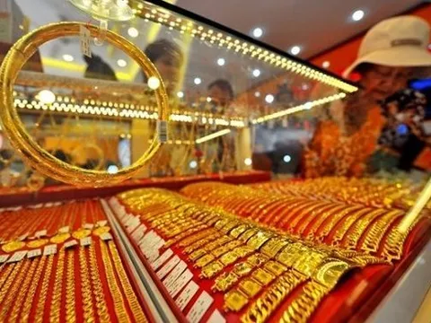 Giá vàng hôm nay 3.2: Vàng SJC "rơi tự do" về 166 triệu, người ôm vàng lỗ 25 triệu sau 3 ngày