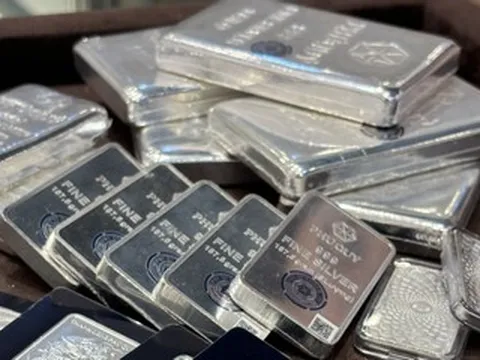 Giá bạc hôm nay 4/2/2026 tăng phi mã, hướng tới mốc 100 triệu đồng/kg