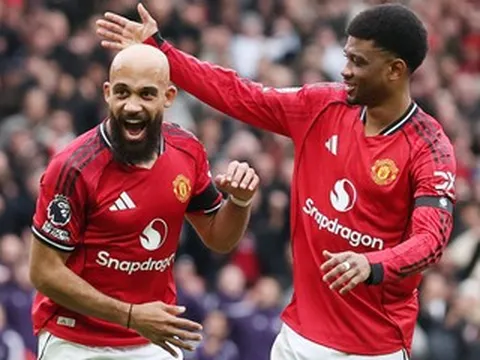 Chơi hơn người, MU dễ dàng thổi bay Tottenham