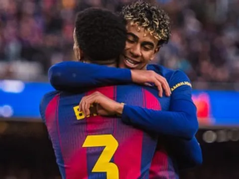 Lamine Yamal phá kỷ lục của Mbappe, Hansi Flick nói điều đặc biệt