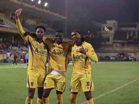 Thể Công Viettel thua đậm SLNA dù được chơi hơn người