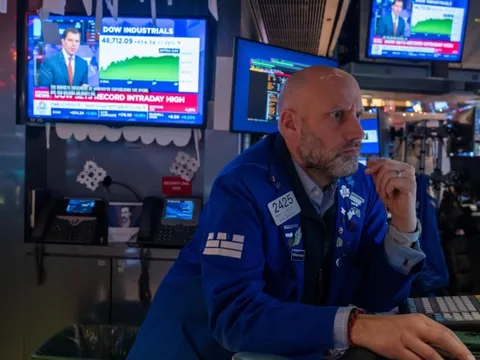 Thị trường hồi hộp chờ hai báo cáo kinh tế quan trọng: Biến số then chốt cho quyết định lãi suất Fed