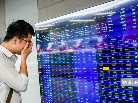 Lãi suất liên ngân hàng biến động, VN-Index chịu áp lực điều chỉnh