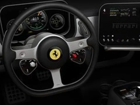 Cú bắt tay lịch sử: "Phù thủy thiết kế của Apple" Jony Ive chính thức thổi hồn vào nội thất siêu xe điện Ferrari Luce