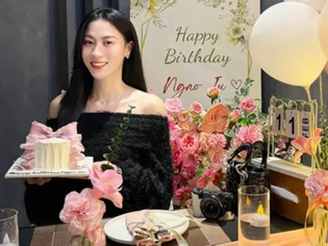 Hoa khôi bóng chuyền Kiều Trinh đón sinh nhật bên người thương