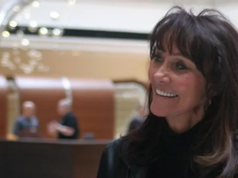 Từ cô gái nông trại làm mẹ đơn thân đến nữ tỷ phú tự thân giàu nhất nước Mỹ