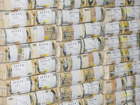 Nước châu Á bơm 3,3 tỷ USD tiền mới phục vụ người dân mừng tuổi dịp Tết