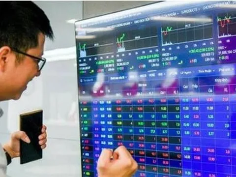 Chuyên gia: VN-Index lên đỉnh nhưng định giá vẫn “rẻ”, nhiều cổ phiếu vẫn còn cách xa đỉnh 2025