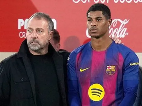 Barca ép giá mua đứt Rashford, MU phản ứng khiến Hansi Flick tiếc