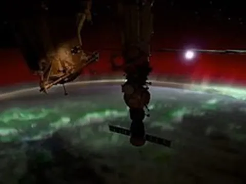 Ngắm cực quang đáng kinh ngạc từ không gian vũ trụ