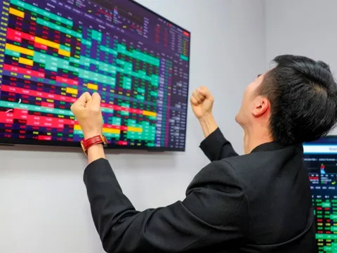 Với 1 tỷ đồng, chuyên gia "mách nước" danh mục đầu tư cổ phiếu hấp dẫn