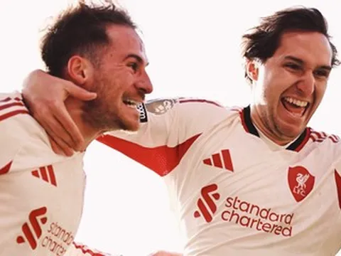 Mac Allister lập công phút bù giờ, Liverpool thắng nghẹt thở