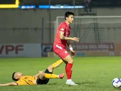 Văn Hậu ghi siêu phẩm chuộc lỗi cho Đình Bắc, CAHN hạ Thanh Hóa