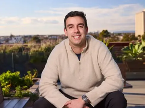 Bác sĩ bỏ nghề vì kiệt sức, cú xoay lái mang về nửa tỷ USD