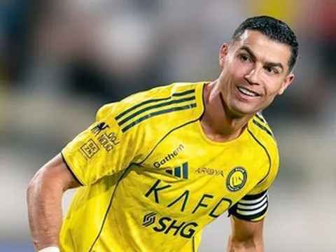Ronaldo đá hỏng phạt đền, lo lỡ hẹn World Cup 2026