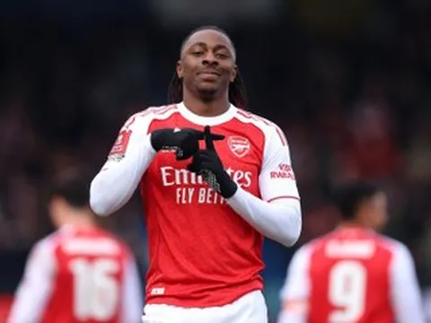 Arsenal thắng hú vía ở FA Cup