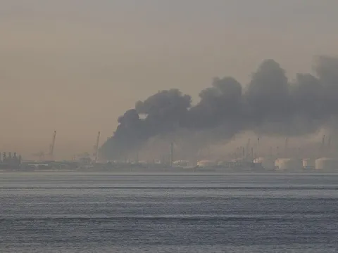 Vì sao các nước Vùng Vịnh không trả đũa dù bị Iran nã mưa tên lửa và UAV?