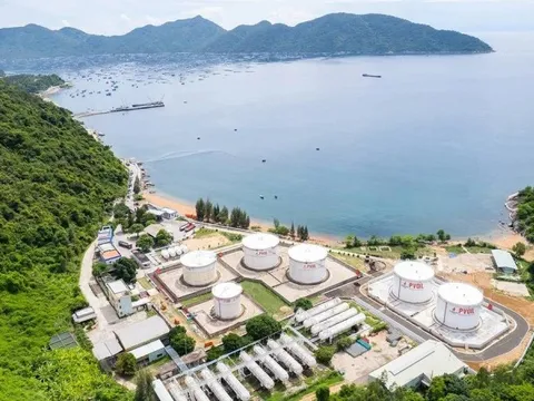 Kiến nghị dừng xuất khẩu dầu thô để ưu tiên phục vụ nhu cầu trong nước