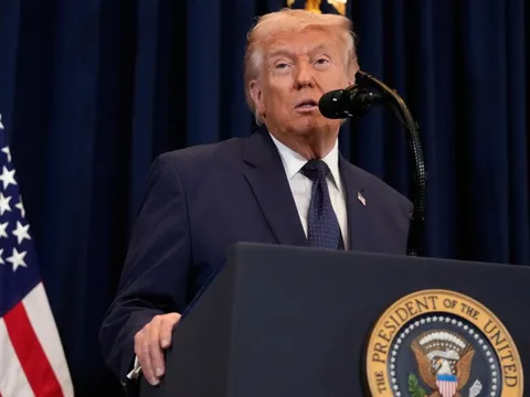 Tổng thống Trump để ngỏ chuyện tịch thu dầu mỏ Iran