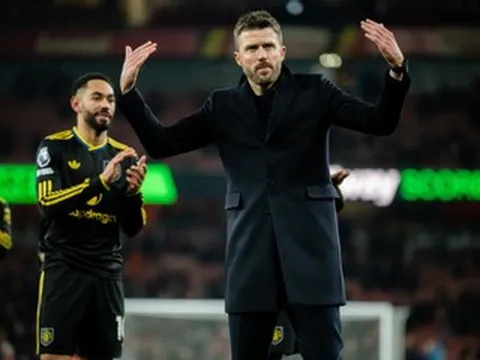 Huyền thoại MU phân bua mỉa mai Carrick, Vidic nói nghe thỏa lòng